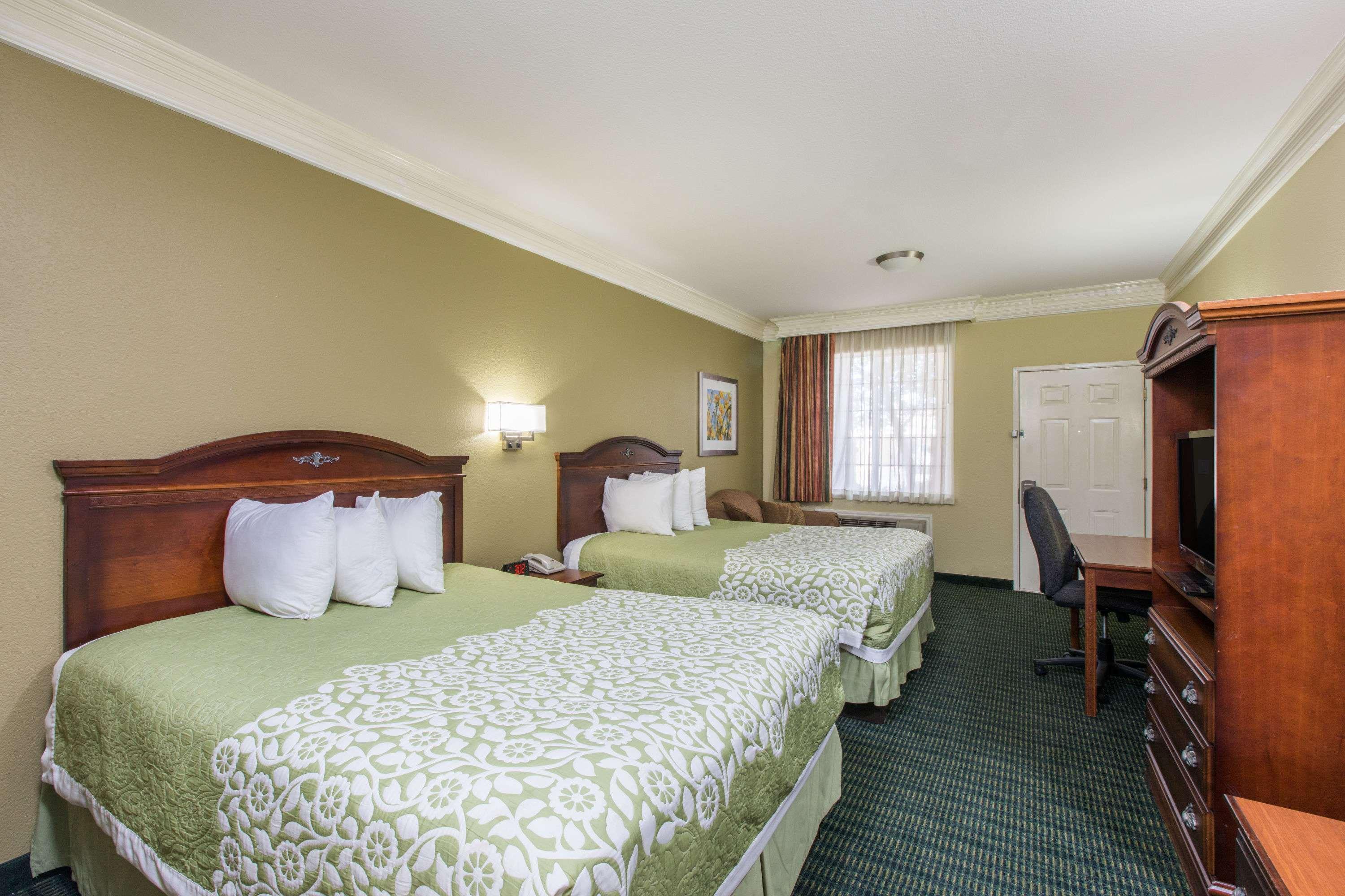 Days Inn & Suites ביג ספרינג מראה חיצוני תמונה